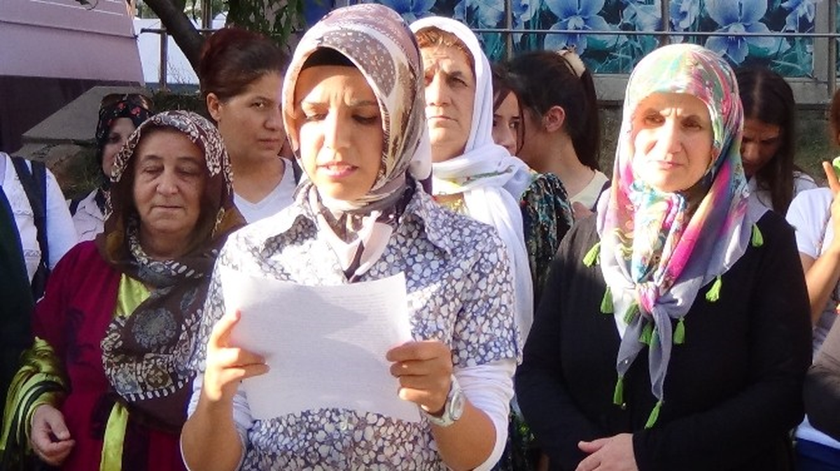 Hakkarili Kadınlardan Bülent Arınç\'a Tepki