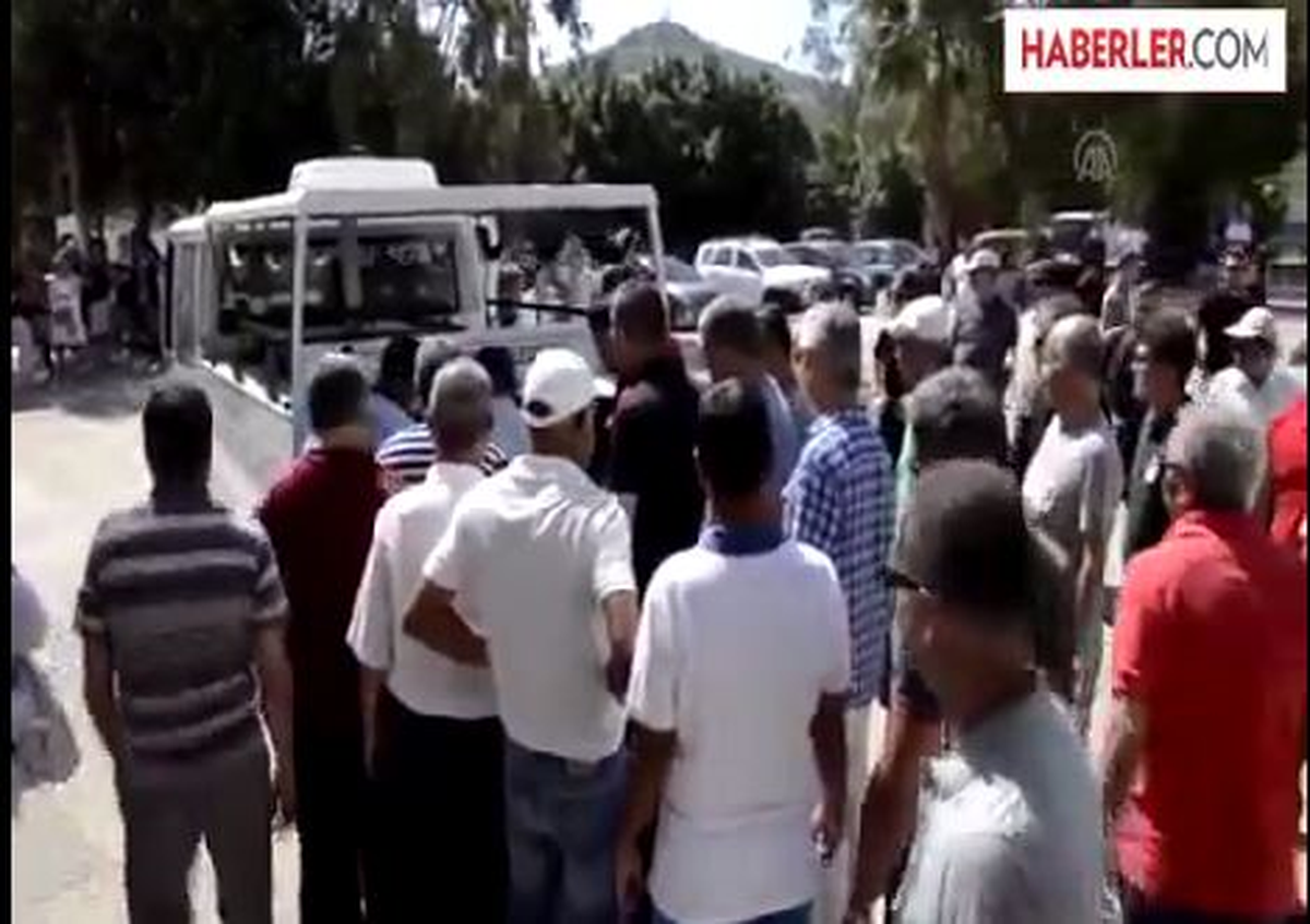 Hayatını Kaybeden Öğretmene Okul Bahçesinde Tören