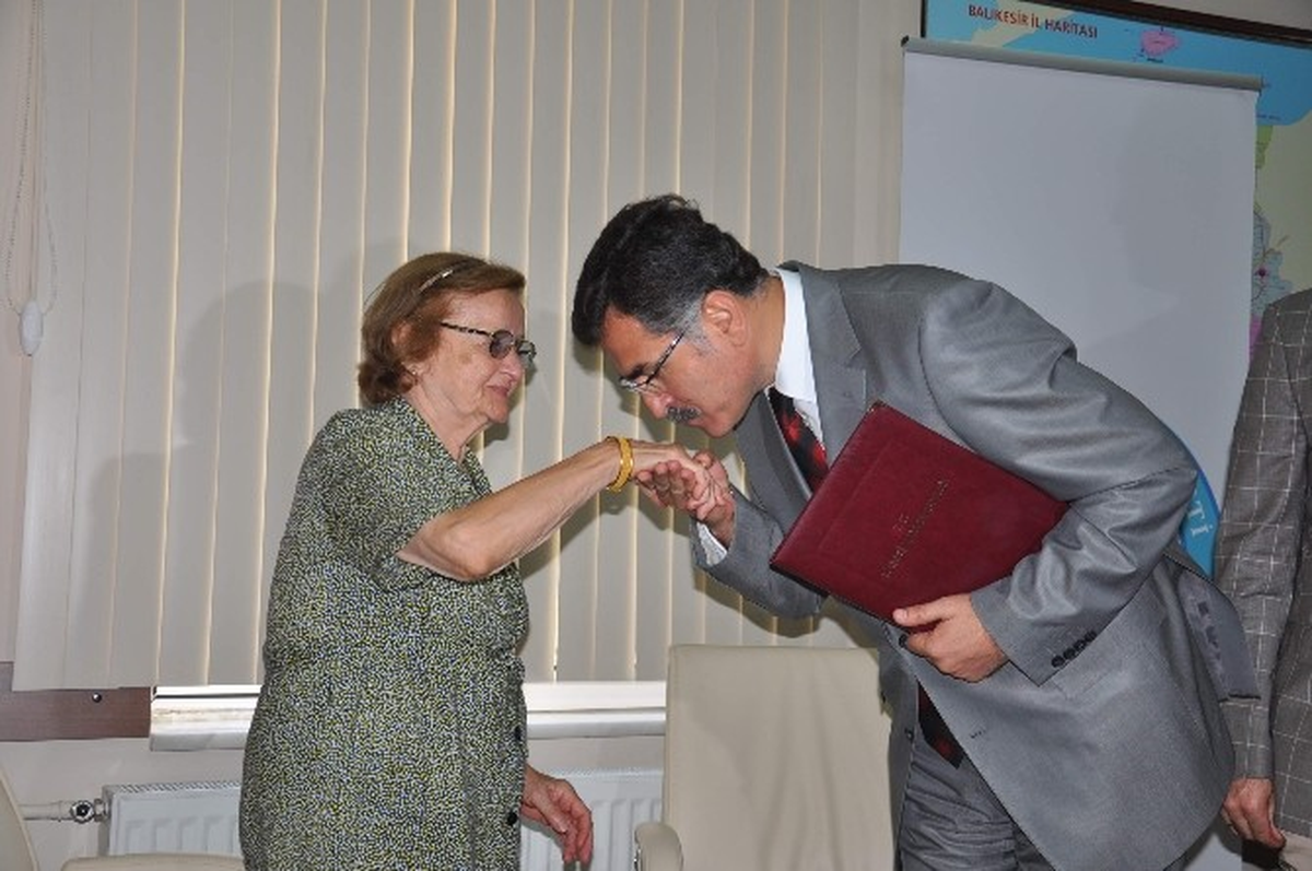 Hayırsever Nuran Oğuz\'dan Yeni Okul