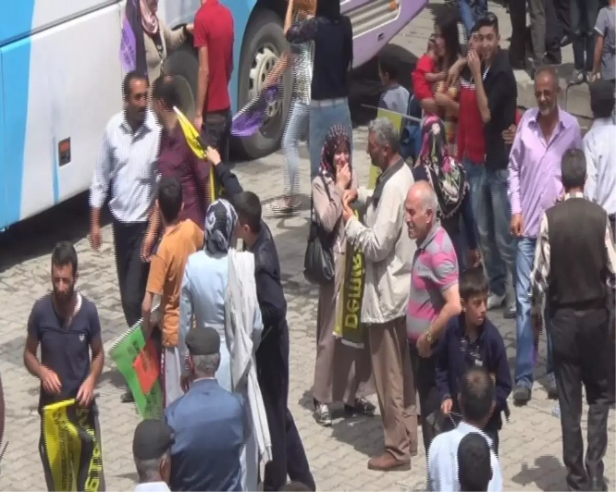 Hdp Eşgenel Başkanı Figen Yüksekdağ Kars'ta