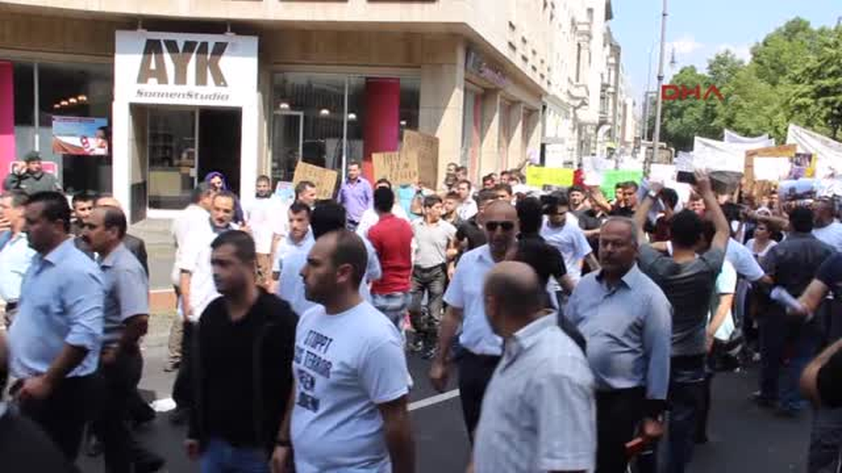 Irak\'taki Ezidiler İçin Köln\'de Miting Düzenlediler