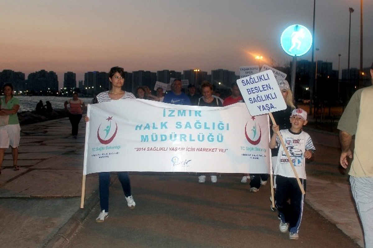 İzmir\'de Sağlıklı Yaşam Yürüyüşü