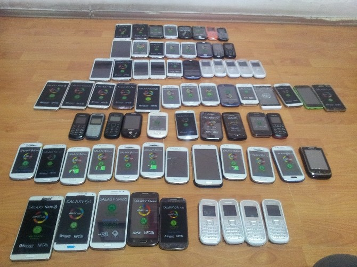 Kars\'ta 72 Adet Kaçak Cep Telefonu Ele Geçirildi