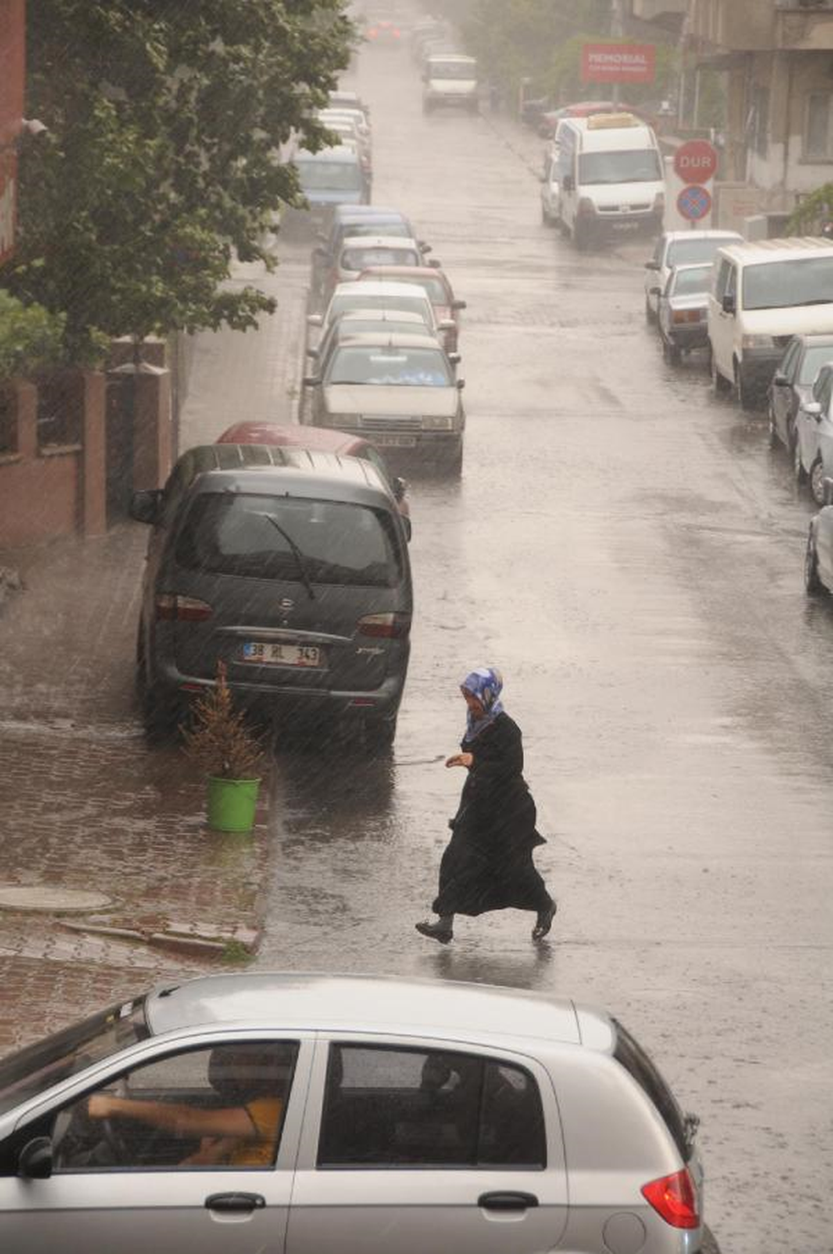 Kayseri\'de Sağanak Yağış Yaşamı Olumsuz Etkiledi