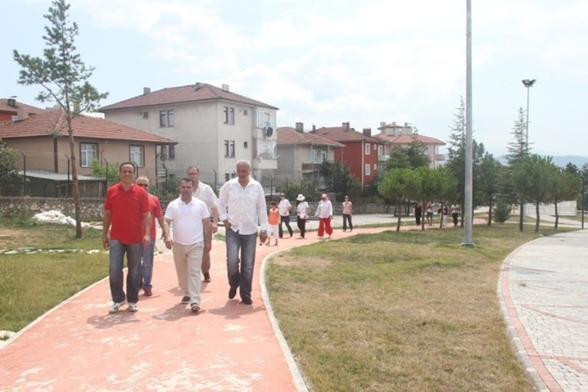 Safranbolu Kent Park\'ta Sağlıklı Yaşam Yürüyüşü