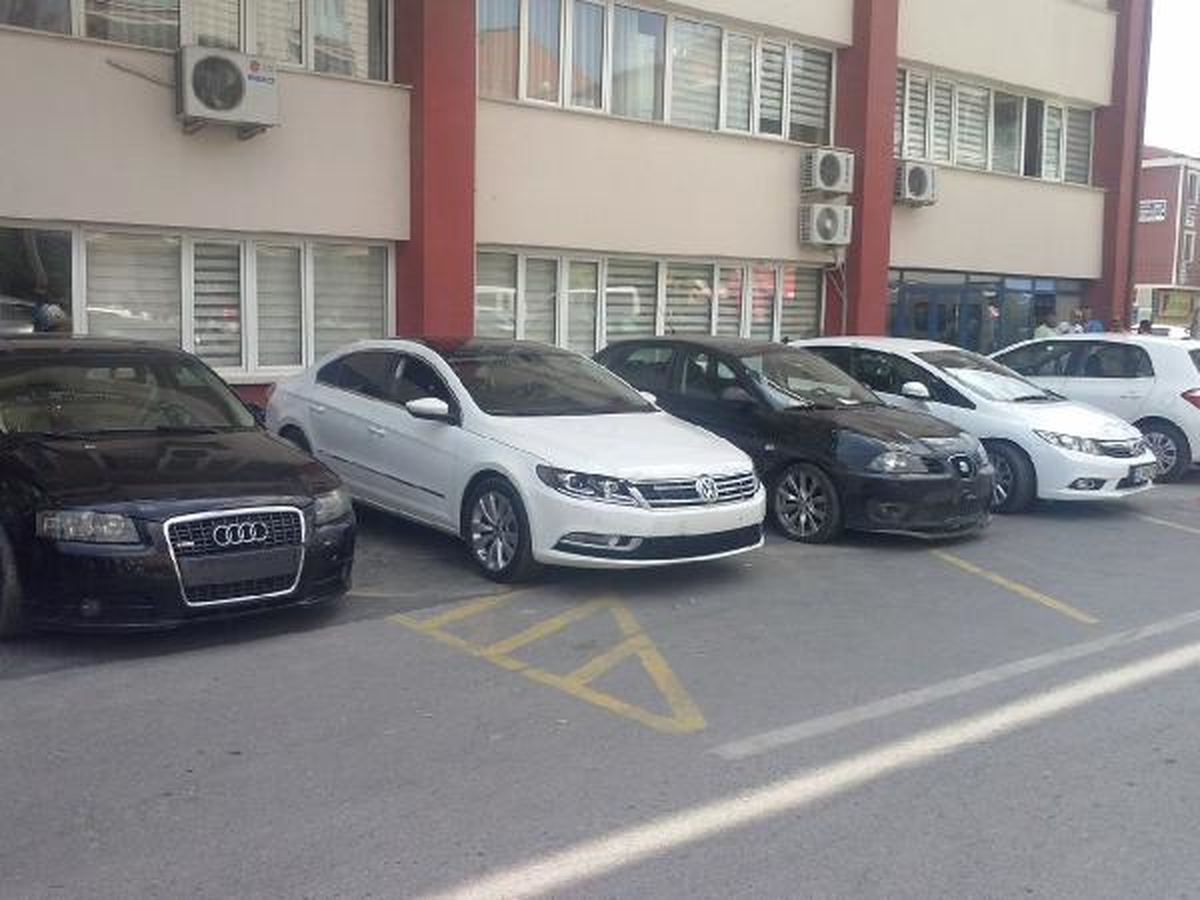 Lüks Oto Hırsızları Yakalandı