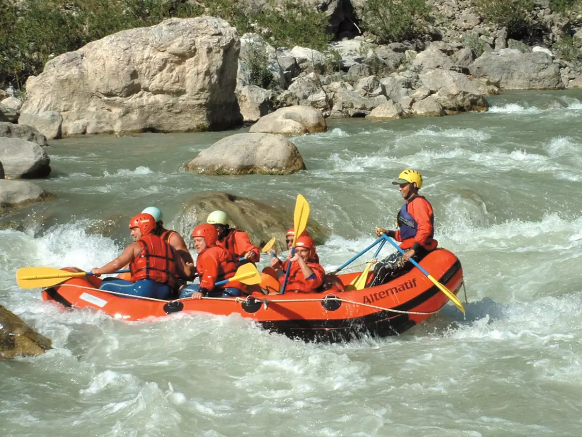 Maceracı Turistlerin Rafting Keyfi