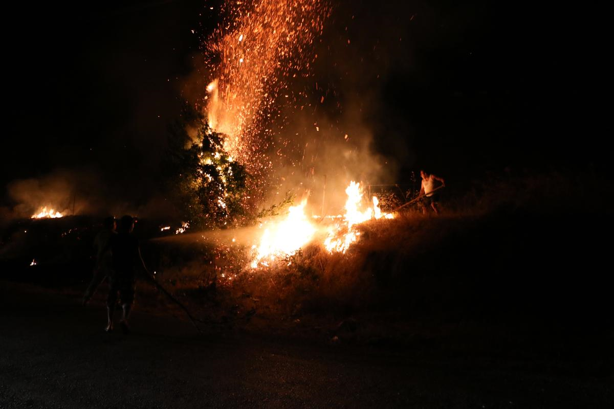 Marmaris\'te Çalılık Alanda Yangın Çıktı