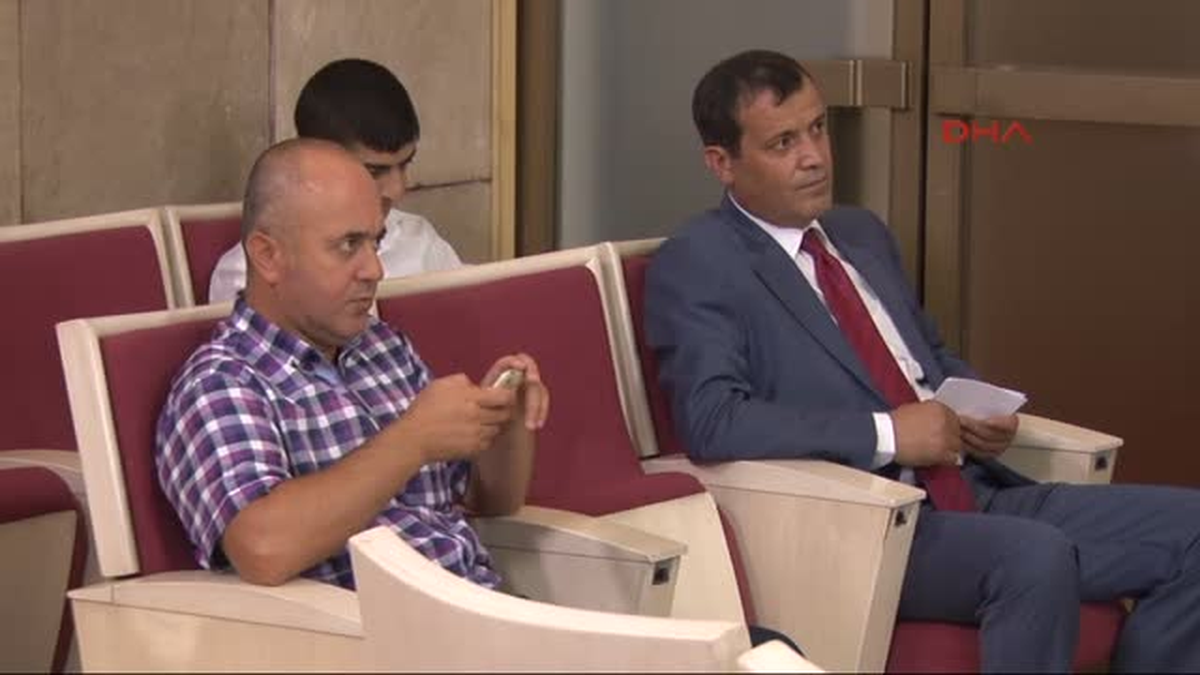 Nazlıaka, Ölmüş Balıklarla TBMM\'de Basın Toplantısı Düzenledi