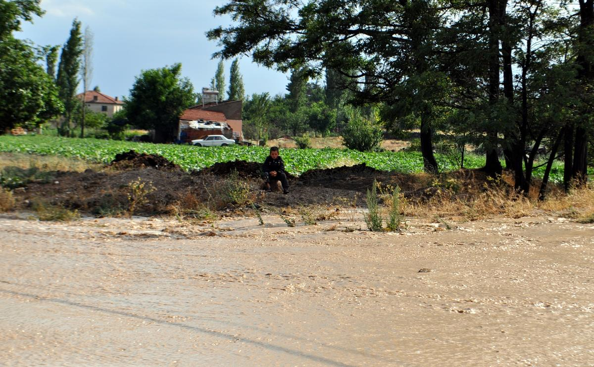 Niğde\'de Sağanak Yağış