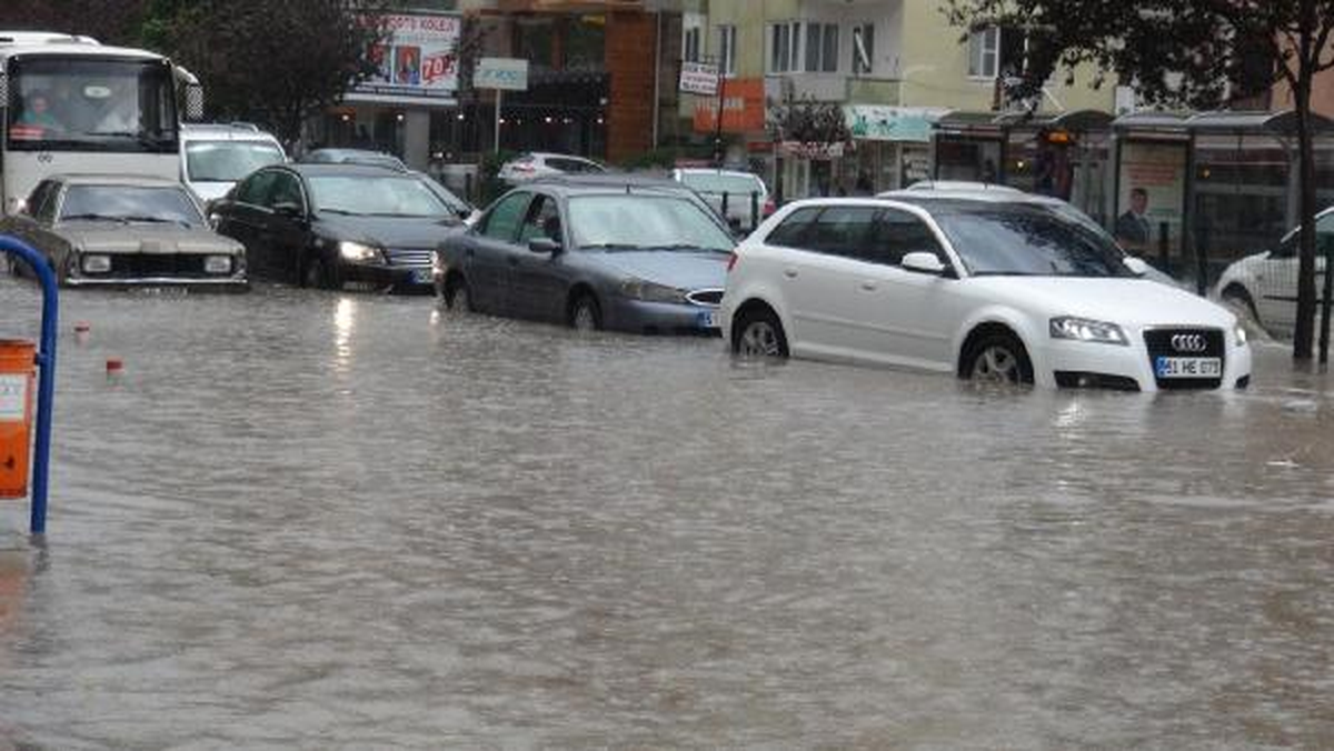 Niğde\'de Yağmur Sele Neden Oldu, 1 Çocuk Boğulma Tehlikesi Atlattı