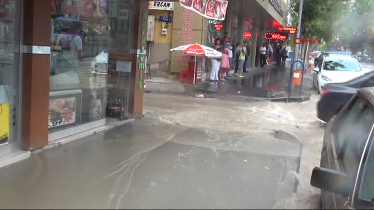 Niğde\'de Yağmur Sele Neden Oldu, 1 Çocuk Boğulma Tehlikesi Atlattı