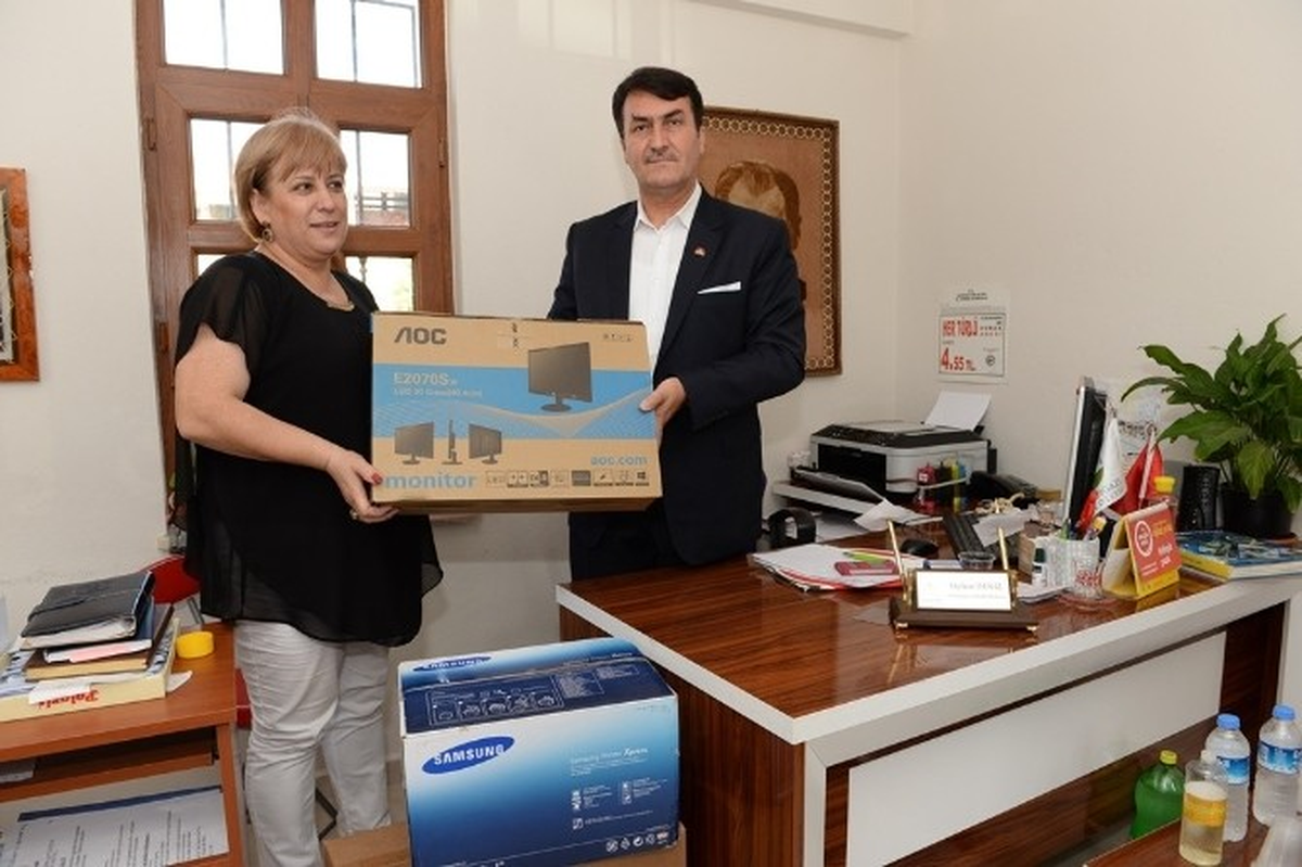 Osmangazi Belediyesi\'nden Muhtarlara Bilgisayar