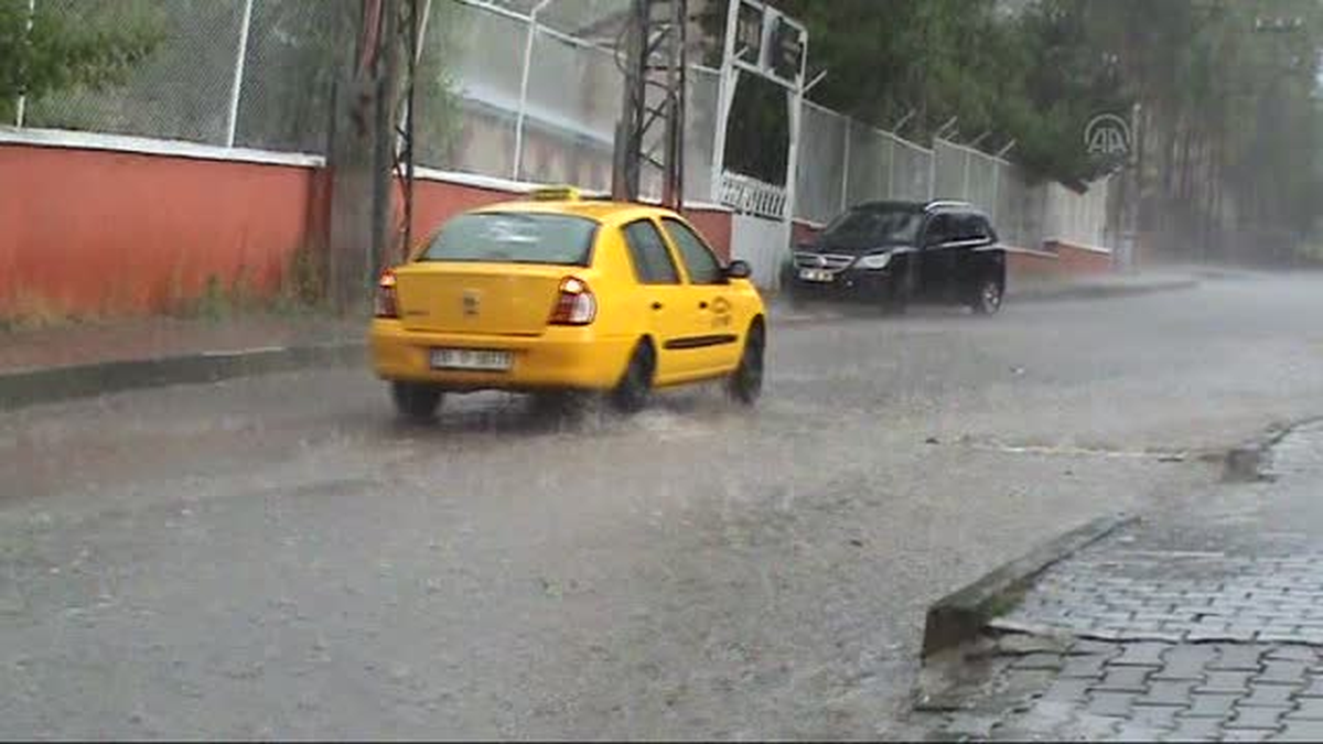 Sarıkamış\'ta sağanak ve dolu hasara neden oldu -