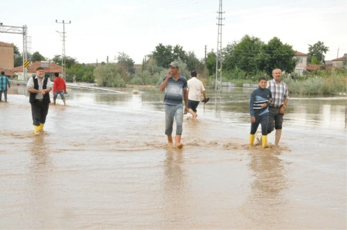Sel Suları Yozgat-Kırıkkale Karayolunu Ulaşıma Kapadı