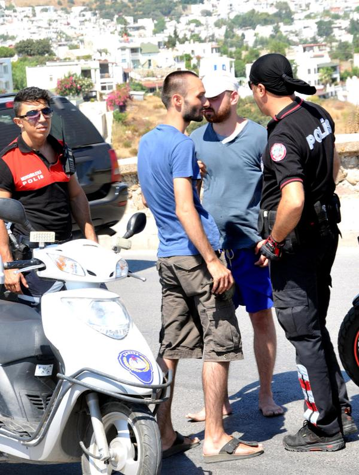 Bodrum\'da Sigara İzmariti Tarihi Yel Değirmenlerini Yaktı