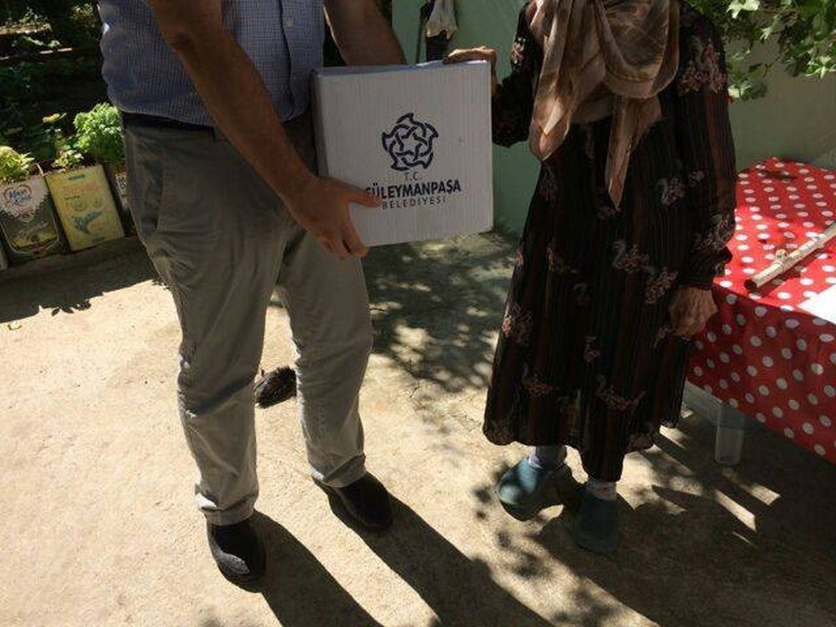 Süleymanpaşa\'da Bin 500 Kişiye Erzak Yardımı Yapıldı