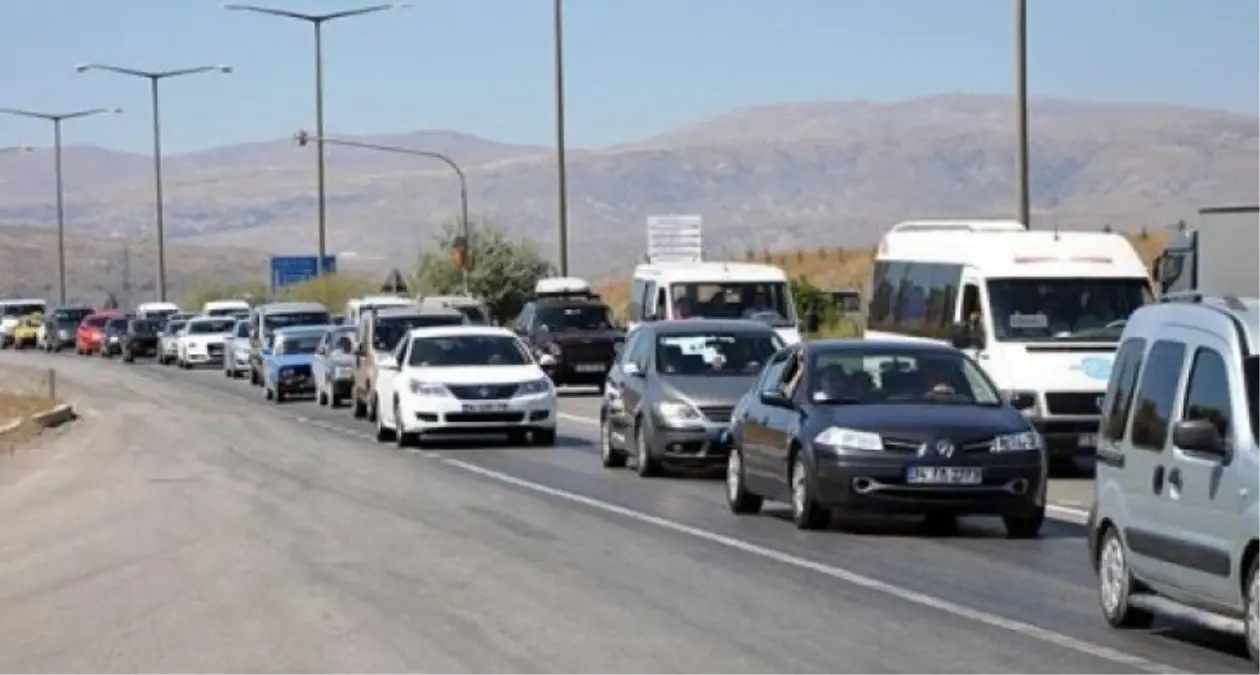 Tatilcilerin Bir Kısmı Seçim İçin Eve Dönüyor