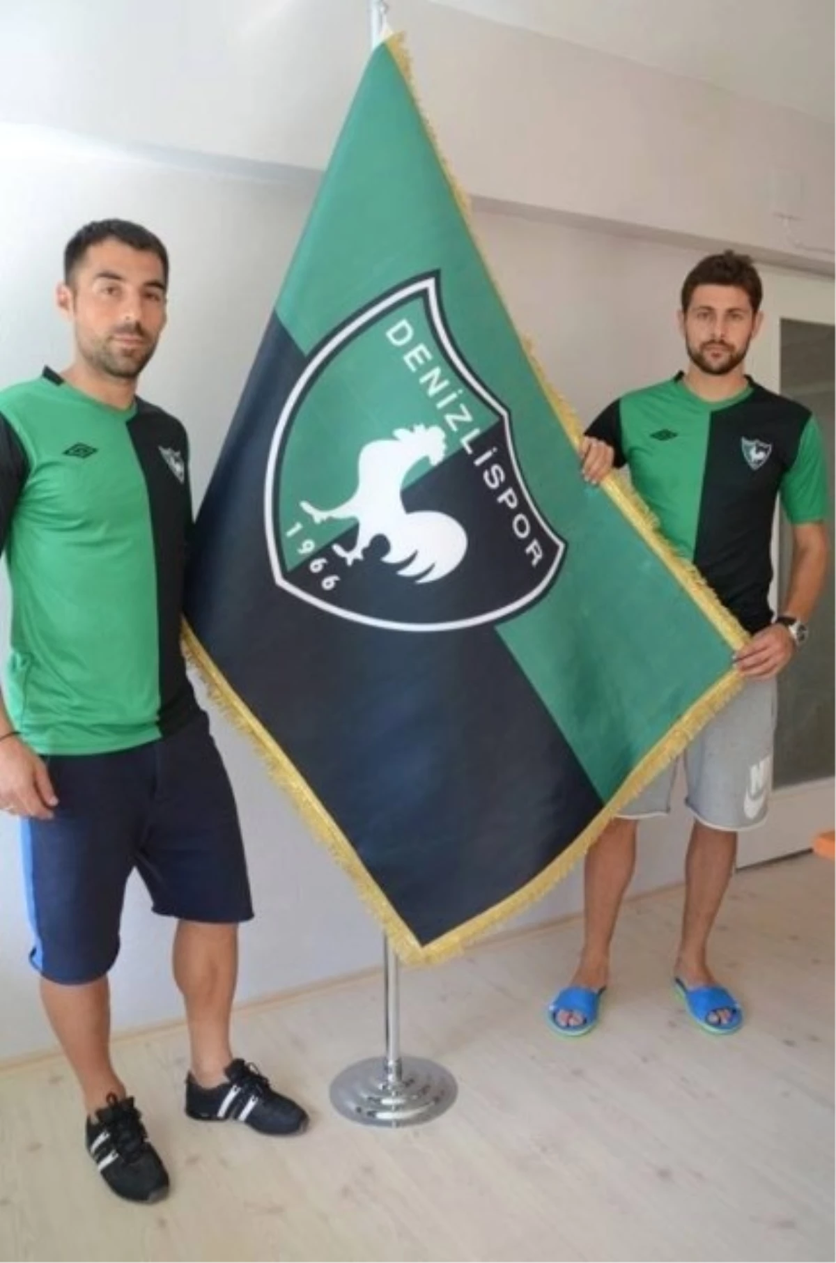 Tekden Denizlispor İki Bulgar Oyuncuyu Renklerine Bağladı