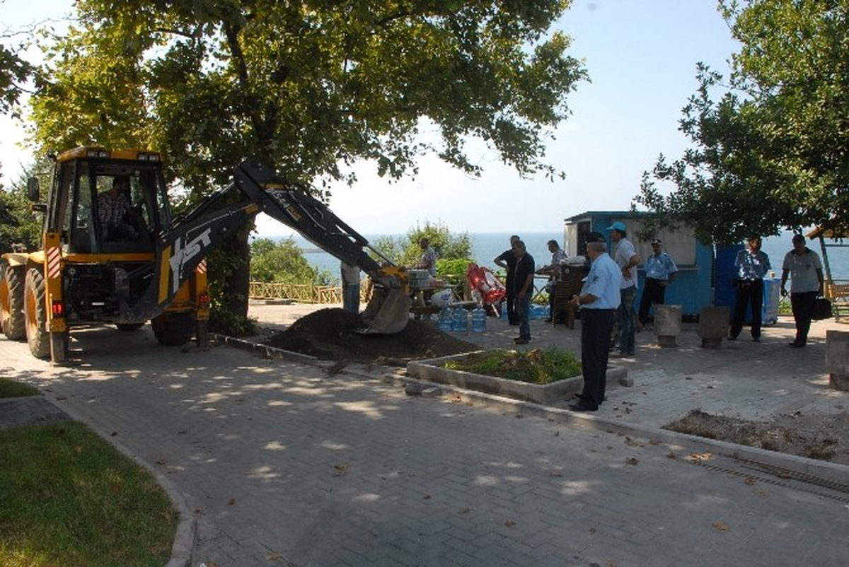 Tekerlekli Çay Ocaklarına Polis Eşliğinde İtme Operasyonu