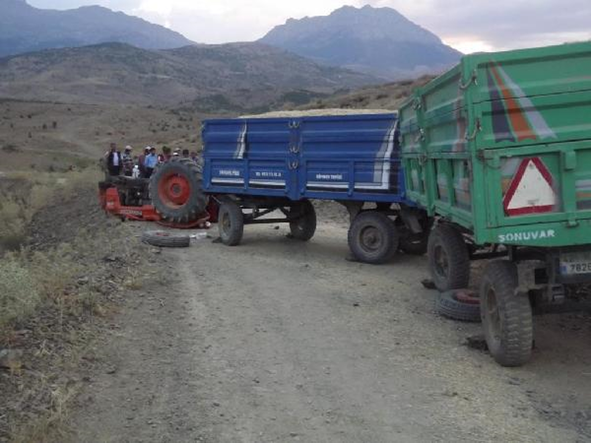 Traktör Takla Attı: Dede ve Torun Yaralandı