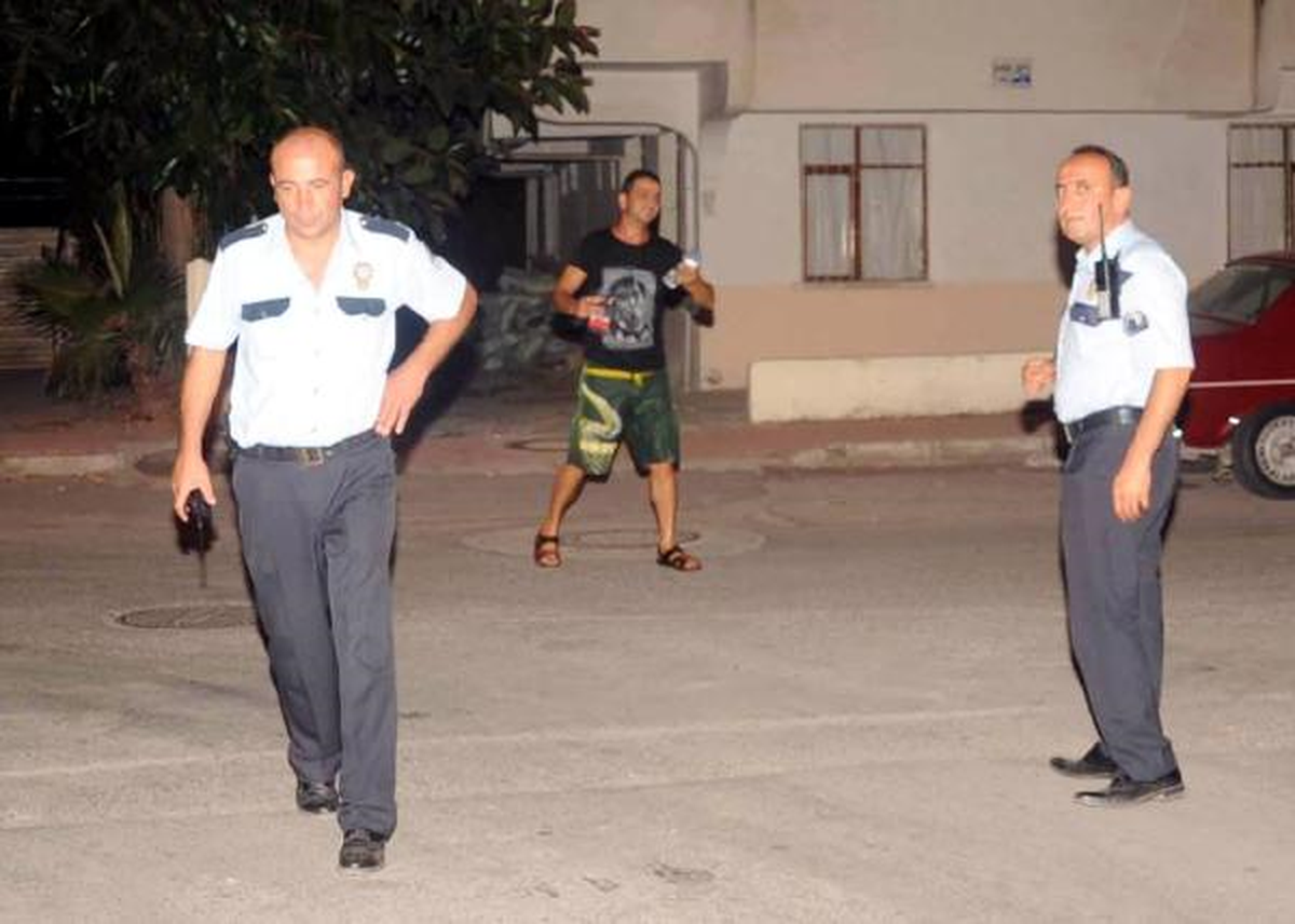 Üzerine Benzin Döküp Kendini Yakmaya Kalktı