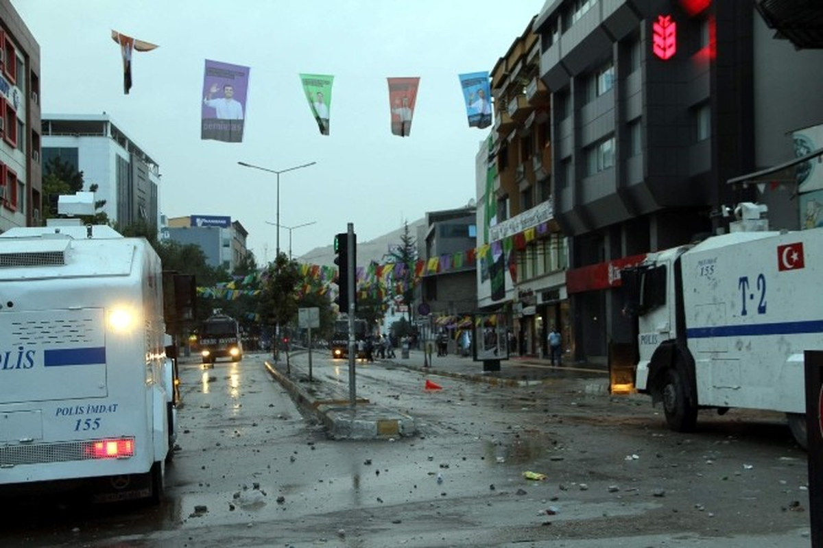 Selahattin Demirtaş\'ın Van Mitinginde Olay Çıktı
