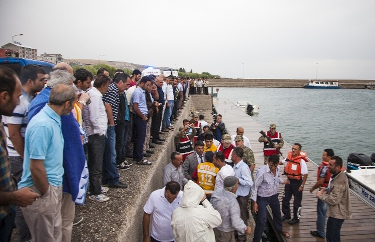Van Gölünde Bir Tekne Alabora Oldu