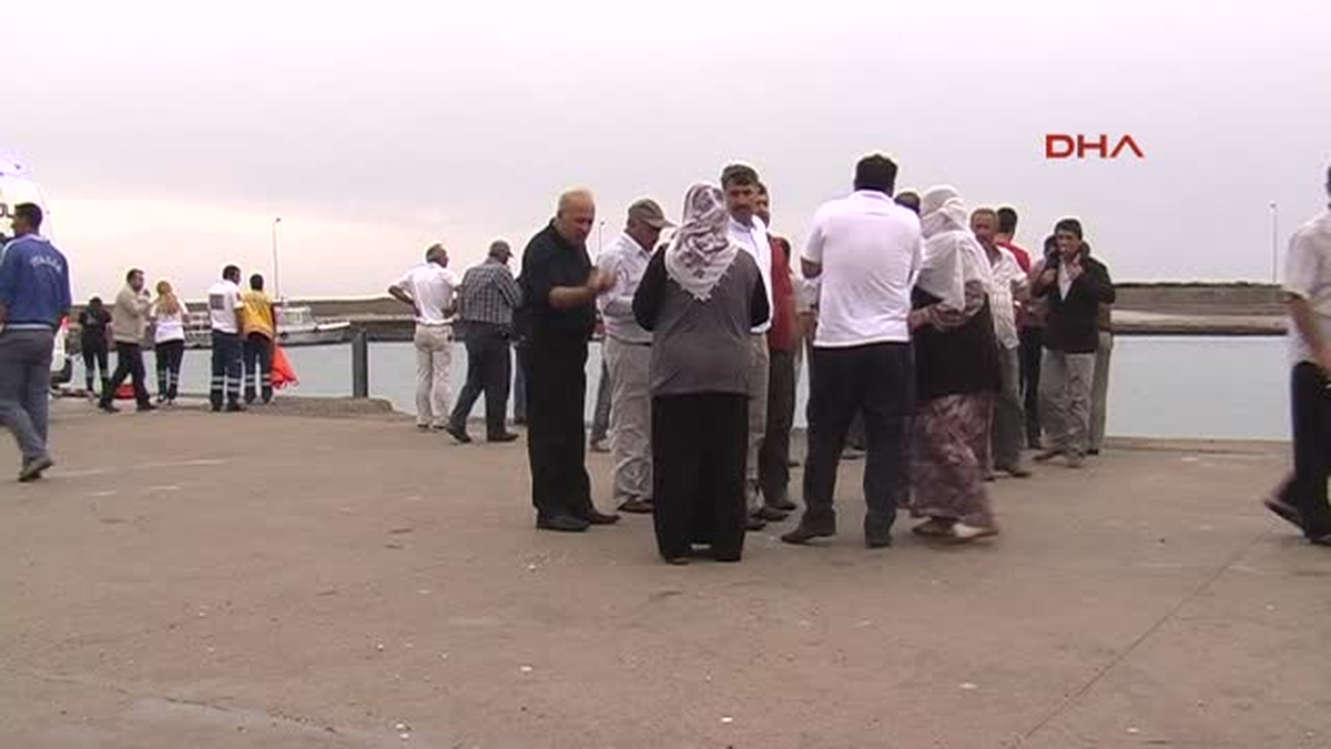 Van Gölü\'nde Tekne Battı, 3 Kişi Son Anda Kurtarıldı