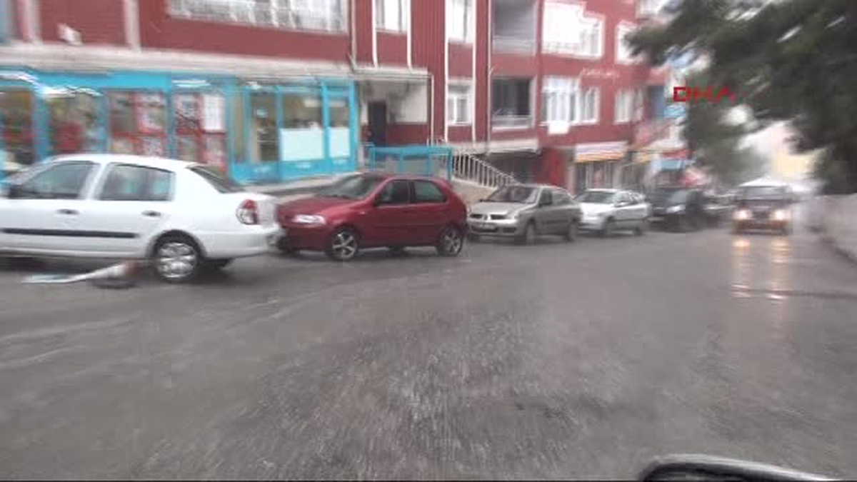 Yozgat\'ta Dolu ve Sağanak Yağış Hayatı Olumsuz Etkiledi