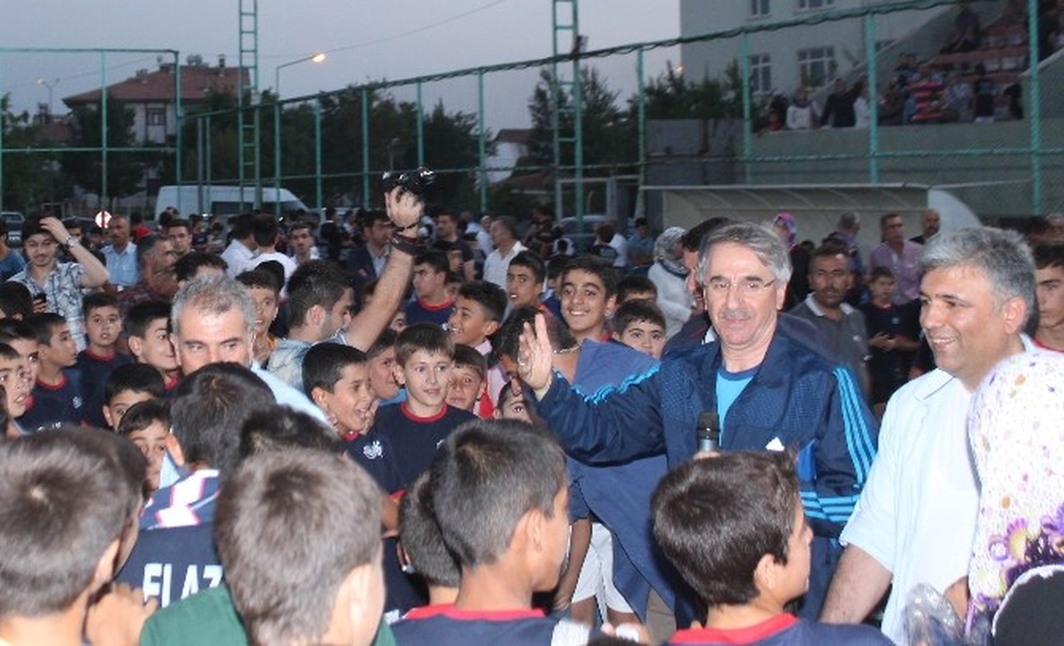 12 Yaş Altı Çocukların Başkan Sevinci