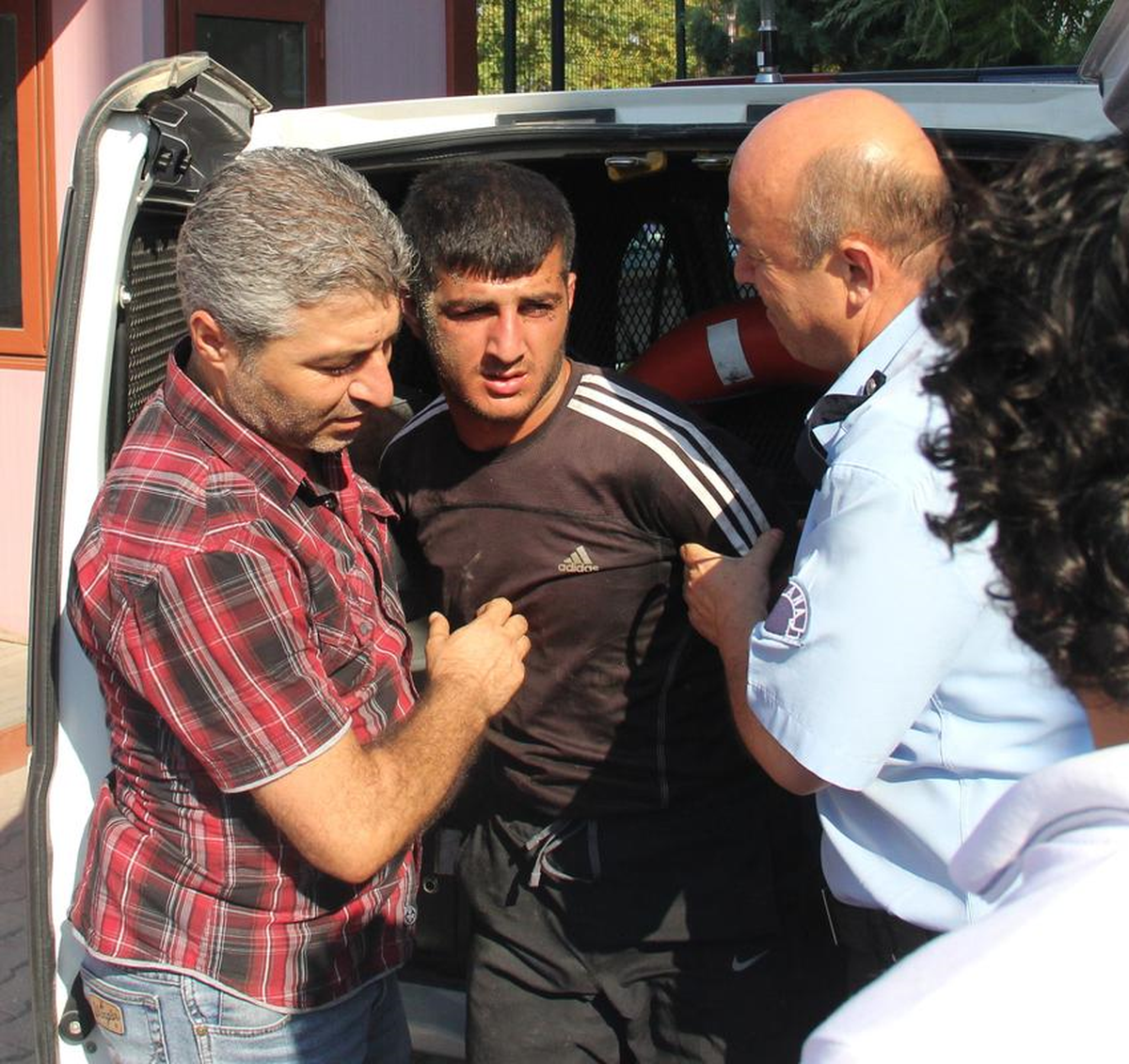 Adana\'da Kuyumcuda Silahlı Soygun Girişimi: 1 Yaralı