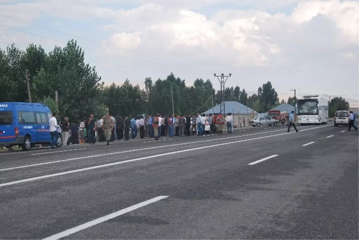 Ağrı'da Trafik Kazası: 5 Yaralı