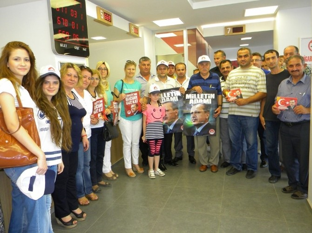 AK Parti Uzunköprü İlçe Teşkilatından Cumhurbaşkanı Adayı Erdoğan\'a Toplu Bağış