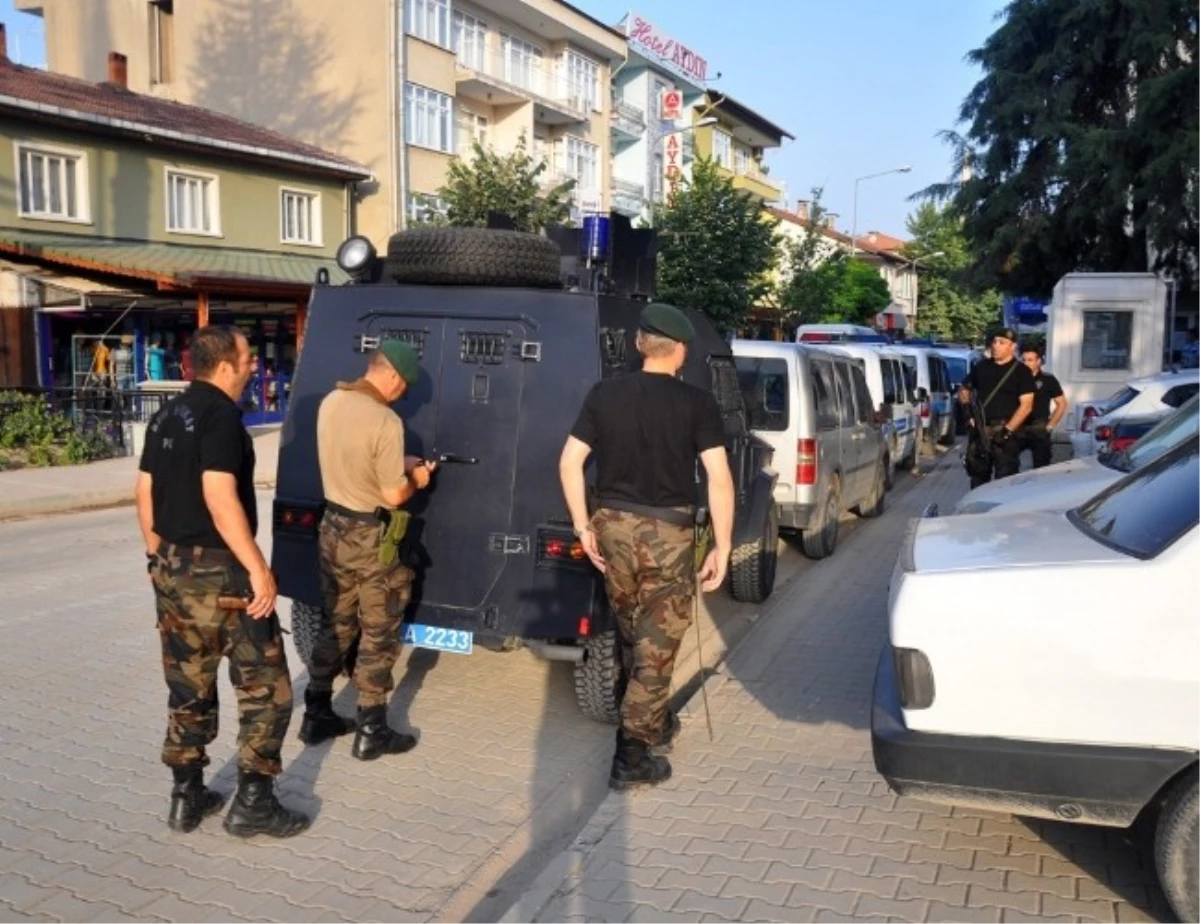 Bursa\'da Zehir Tacirlerine Şafak Operasyonu: 18 Gözaltı