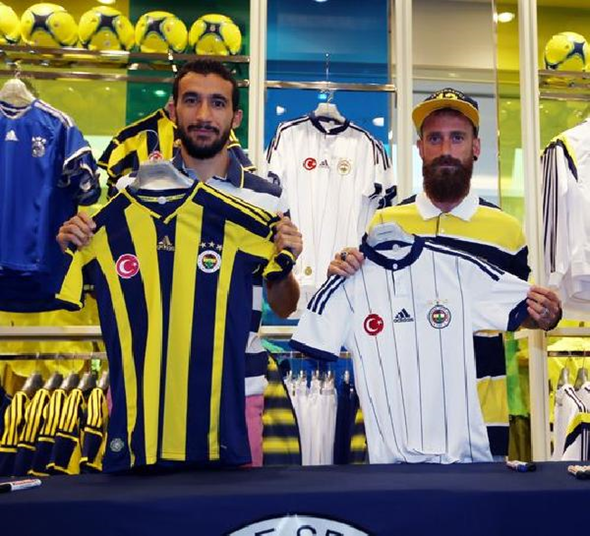 Avm\'de Fenerbahçe İzdihamı