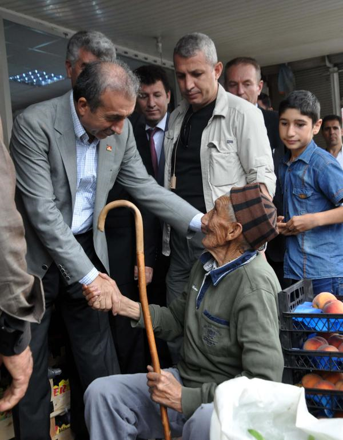 Bakan Eker, Bitlis\'te Erdoğan İçin Oy İstedi (2)