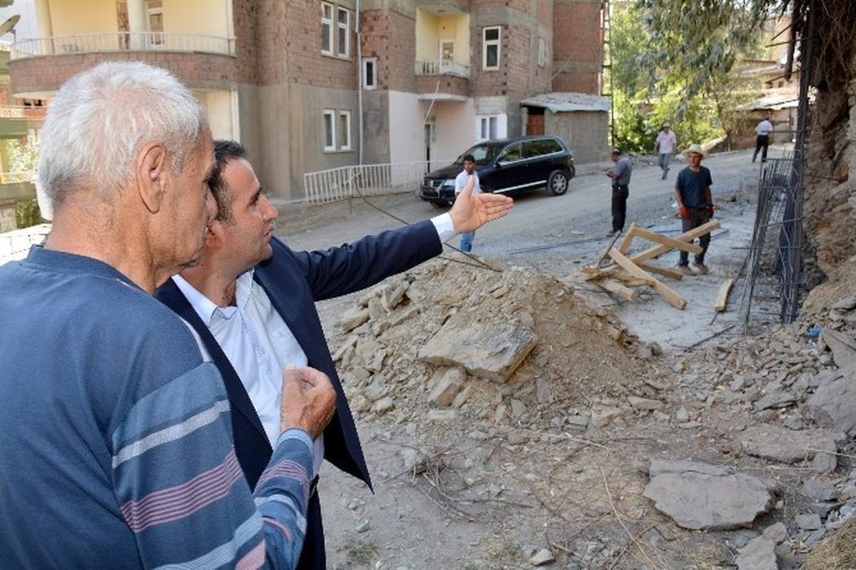 Belediye Eş Başkanı Çiftçi Yol Çalışmalarını Denetledi