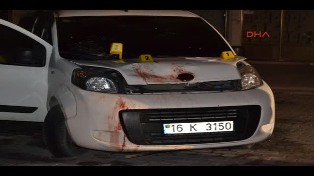 Birlikte Alkol Aldığı Arkadaşı Boğazını Kesip Otomobilde Yakmak İstedi