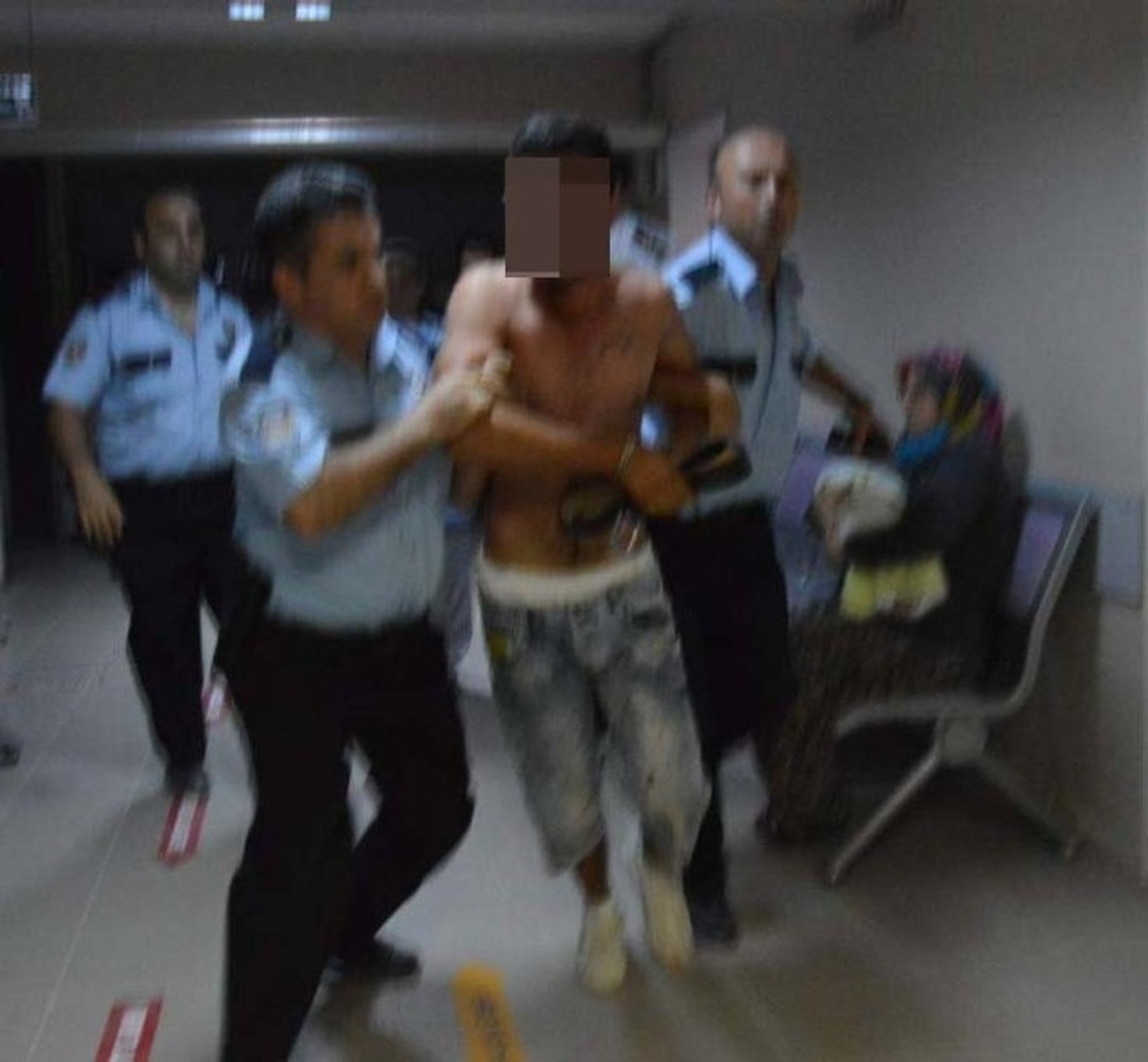 Bursa\'da Madde Bağımlıları Polise Saldırdı