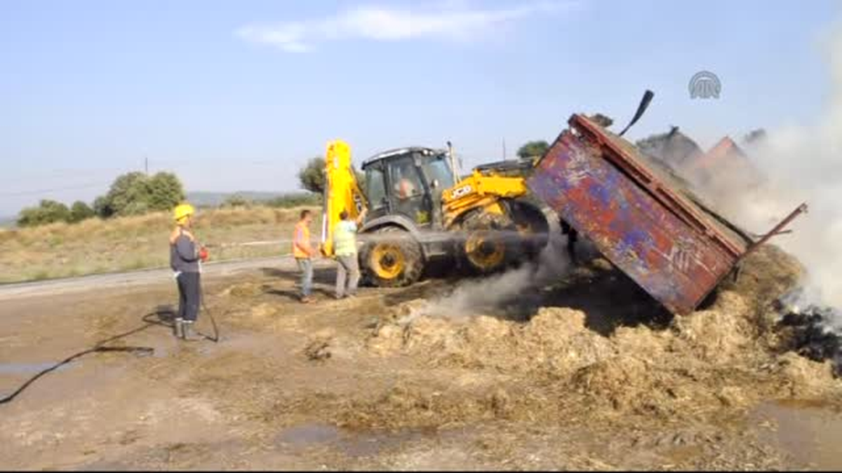 Çanakkale\'de Saman Yüklü Tıra Yıldırım Düştü