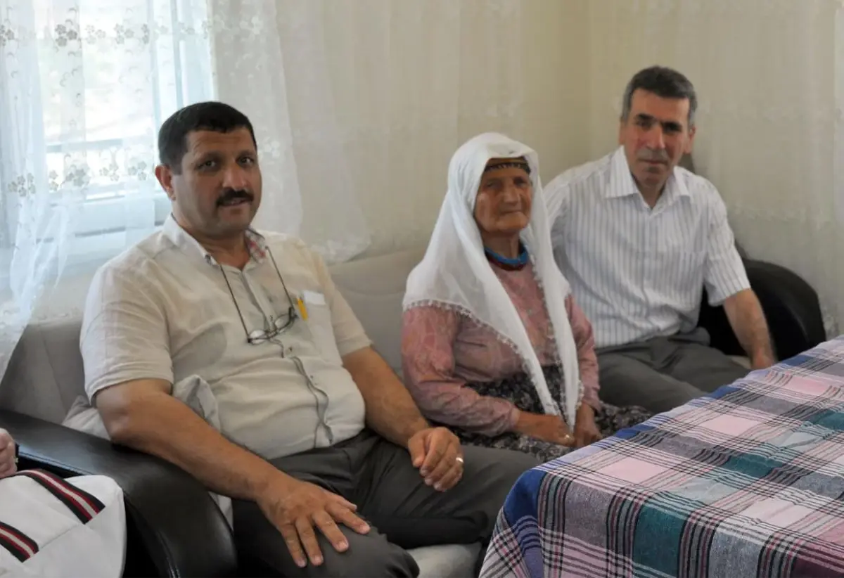 Demirci'de İhtiyaç Sahibi Aileye Ev Yardımı