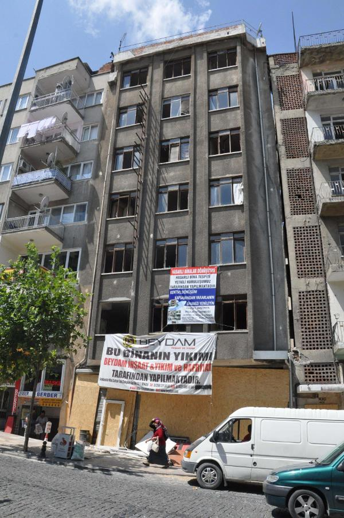 Denizli\'de 3 Kişinin Öldüğü Patlamanın Olduğu Bina Yıkılıyor