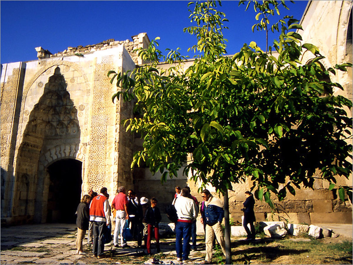 Dünyanın En Büyük Kervansarayına Turist İlgisi
