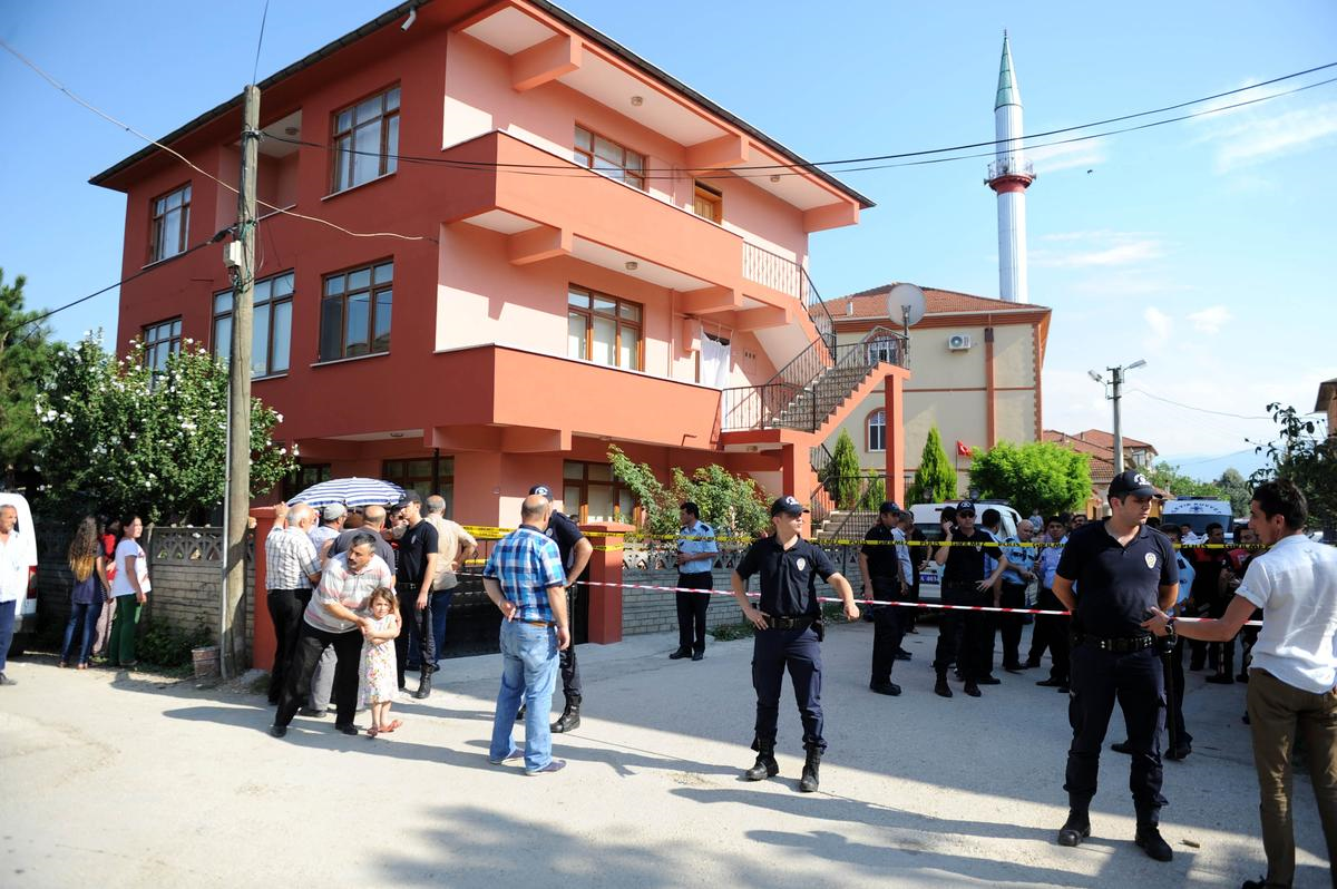 Düzce\'de Aile İçi Silahlı Kavga: 2 Yaralı