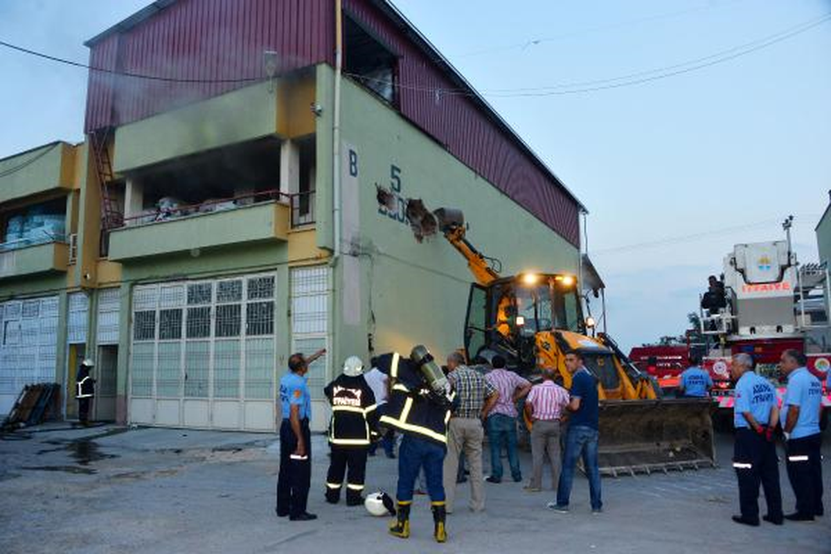 Ekmek Tekneleri Kül Oldu, Ağlayarak İzlediler