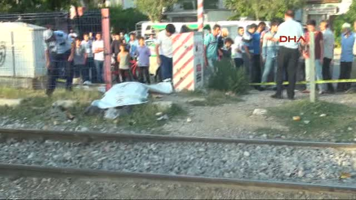 Evine Ekmek Götürürken Trenin Altında Kaldı
