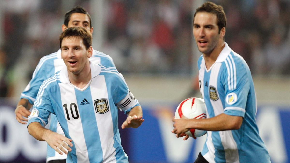 Gonzalo Higuain: Messi Napoli\'ye Gelsin