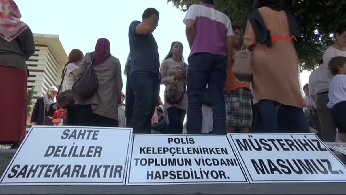 Gözaltına Alınan Polislere Destek İçin Emniyet Önüne Geldiler