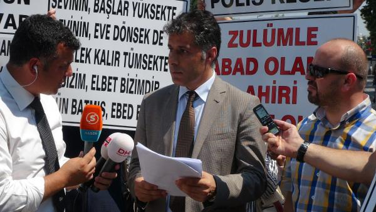 Gözaltındaki Polislerin Avukatı Açıklama Yaptı